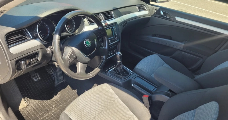 Skoda Superb cena 30000 przebieg: 306000, rok produkcji 2013 z Białystok małe 92